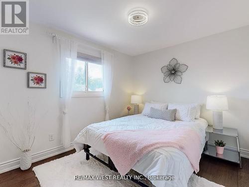 621 Ariel Crescent, Pickering, ON - Indoor Photo Showing Bedroom