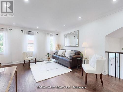 621 Ariel Crescent, Pickering, ON - Indoor Photo Showing Living Room