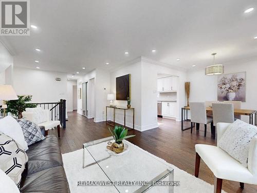 621 Ariel Crescent, Pickering, ON - Indoor Photo Showing Living Room