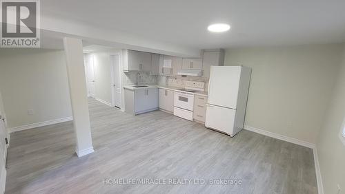 Bsmt - 18 Inkpen Lane, Whitby, ON - Indoor Photo Showing Kitchen