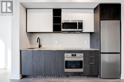 3101 - 36 Zorra Street, Toronto, ON - Indoor Photo Showing Kitchen