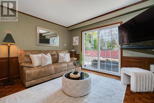 3557 Silverplains Drive, Mississauga, ON - Indoor Photo Showing Living Room