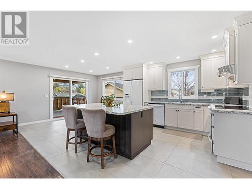 505 Mugford Road, Kelowna, BC - Indoor Photo Showing Kitchen With Upgraded Kitchen