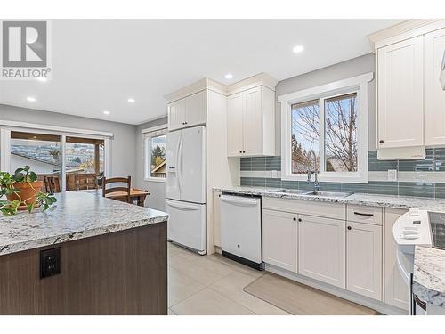 505 Mugford Road, Kelowna, BC - Indoor Photo Showing Kitchen