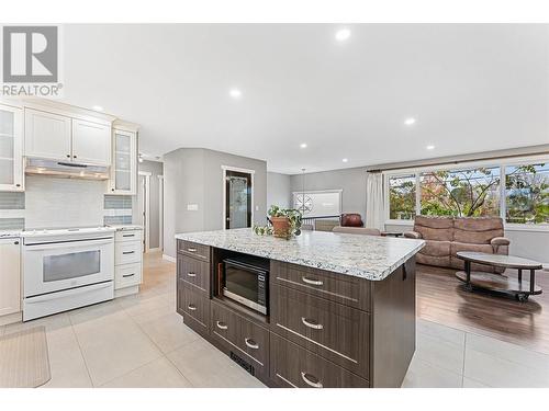 505 Mugford Road, Kelowna, BC - Indoor Photo Showing Kitchen