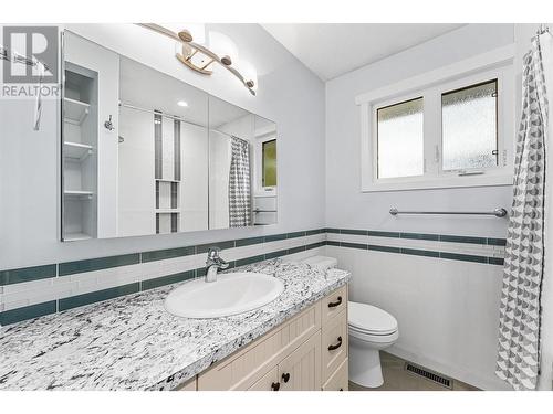 505 Mugford Road, Kelowna, BC - Indoor Photo Showing Bathroom