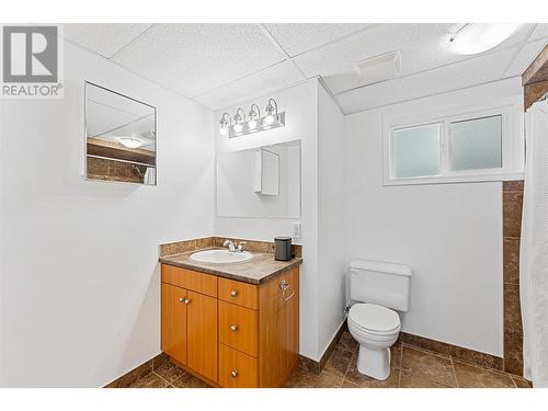 505 Mugford Road, Kelowna, BC - Indoor Photo Showing Bathroom