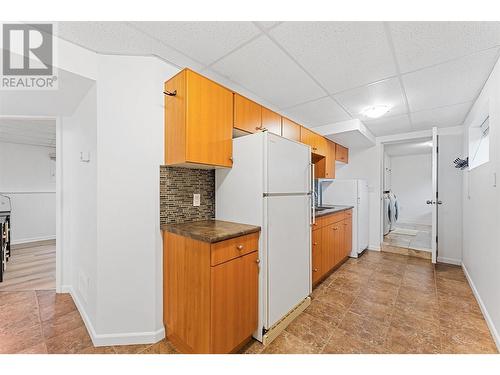 505 Mugford Road, Kelowna, BC - Indoor Photo Showing Kitchen