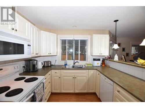 458 Ibis Avenue, Vernon, BC - Indoor Photo Showing Kitchen With Double Sink