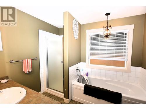 458 Ibis Avenue, Vernon, BC - Indoor Photo Showing Bathroom