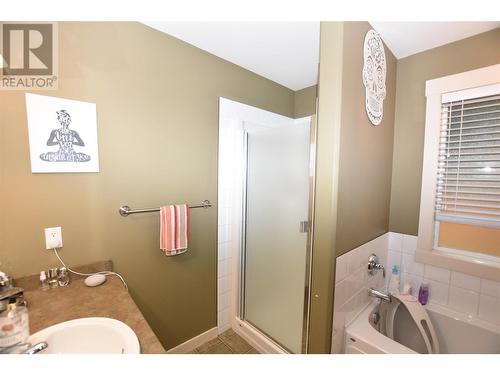 458 Ibis Avenue, Vernon, BC - Indoor Photo Showing Bathroom