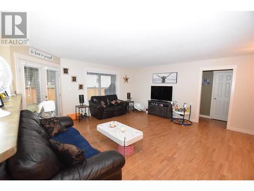 458 Ibis Avenue, Vernon, BC - Indoor Photo Showing Living Room