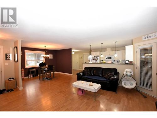 458 Ibis Avenue, Vernon, BC - Indoor Photo Showing Living Room