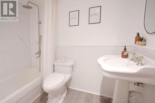 1609 - 1210 Radom Street, Pickering, ON - Indoor Photo Showing Bathroom