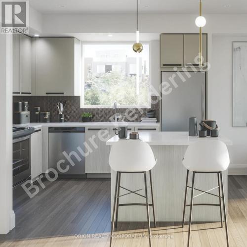 7 - 20 Lytham Green Circle, Newmarket, ON - Indoor Photo Showing Kitchen