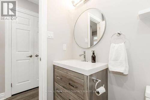 279 Anne Street N, Barrie, ON - Indoor Photo Showing Bathroom