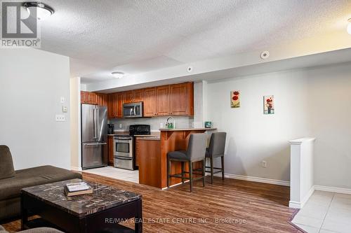 108 - 37 Four Winds Drive, Toronto, ON - Indoor Photo Showing Kitchen