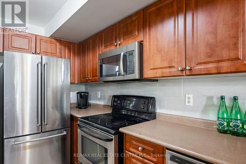 108 - 37 Four Winds Drive, Toronto, ON - Indoor Photo Showing Kitchen