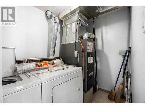 137 Mcgill Road Unit# 73, Kamloops, BC - Indoor Photo Showing Laundry Room