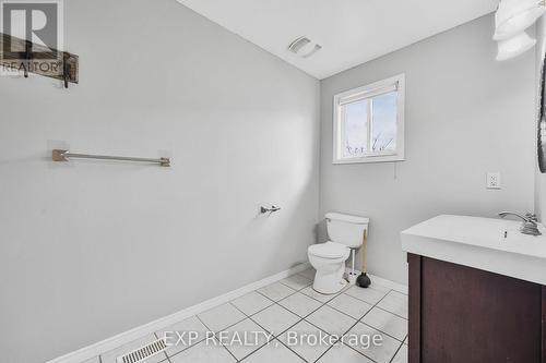 257 Charles Street W, Ingersoll, ON - Indoor Photo Showing Bathroom