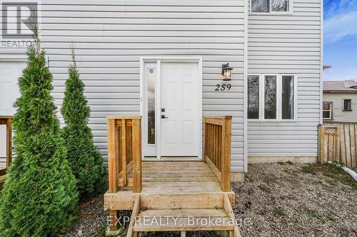 259 Charles Street W, Ingersoll, ON - Outdoor With Exterior