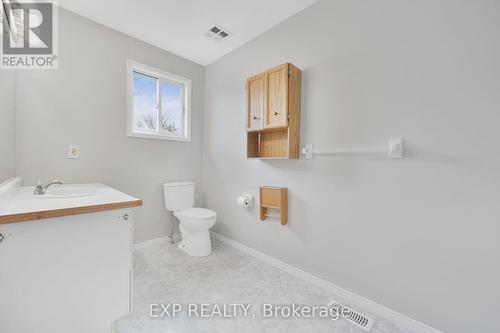 259 Charles Street W, Ingersoll, ON - Indoor Photo Showing Bathroom