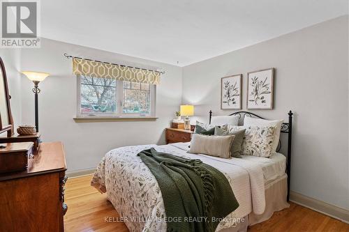 2182 Clarendon Park Drive, Burlington, ON - Indoor Photo Showing Bedroom