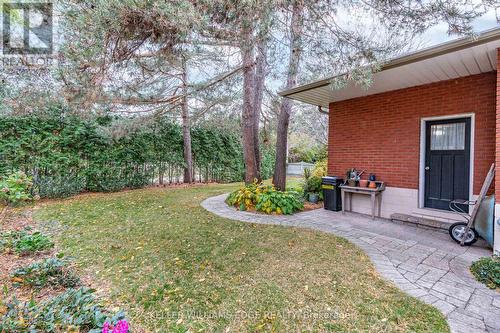 2182 Clarendon Park Drive, Burlington, ON - Outdoor