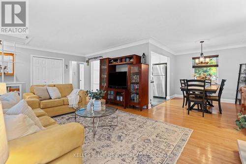 2182 Clarendon Park Drive, Burlington, ON - Indoor Photo Showing Living Room