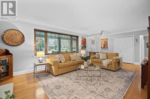 2182 Clarendon Park Drive, Burlington, ON - Indoor Photo Showing Living Room