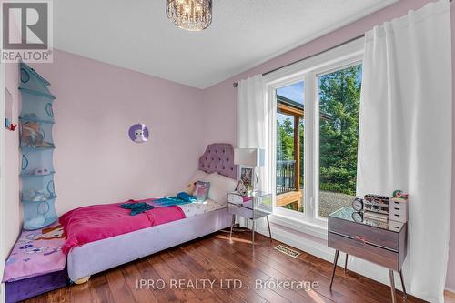 993608 Mono-Adjala Townline, Mono, ON - Indoor Photo Showing Bedroom