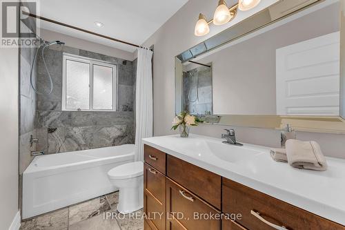 993608 Mono-Adjala Townline, Mono, ON - Indoor Photo Showing Bathroom