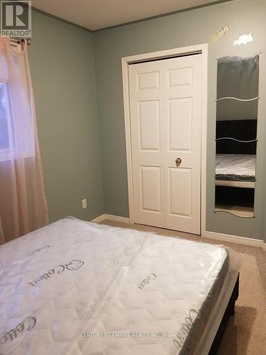 132 Carlton Street, St. Catharines, ON - Indoor Photo Showing Bedroom