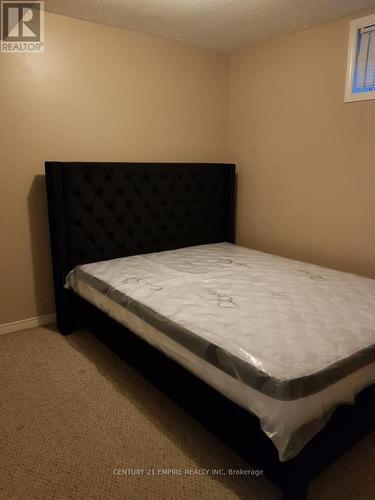 132 Carlton Street, St. Catharines, ON - Indoor Photo Showing Bedroom