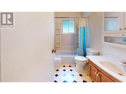 710 Rolph Street, Quesnel, BC - Indoor Photo Showing Bathroom