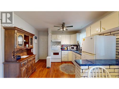 710 Rolph Street, Quesnel, BC - Indoor Photo Showing Kitchen