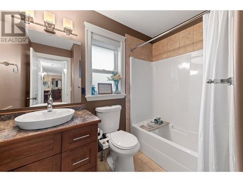 2604 Wild Horse Drive, West Kelowna, BC - Indoor Photo Showing Bathroom