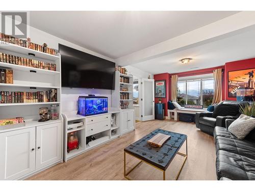 2604 Wild Horse Drive, West Kelowna, BC - Indoor Photo Showing Living Room