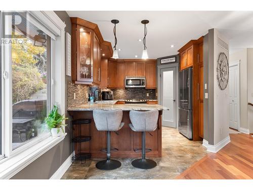 2604 Wild Horse Drive, West Kelowna, BC - Indoor Photo Showing Kitchen With Upgraded Kitchen