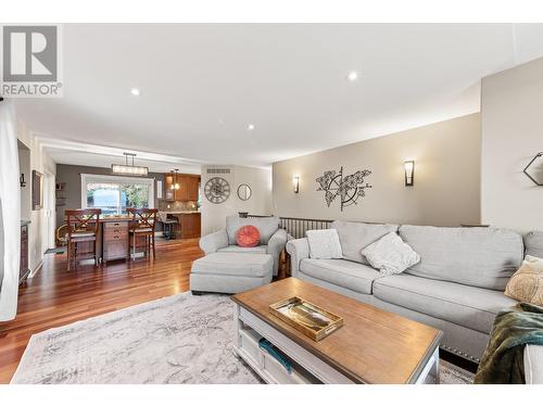 2604 Wild Horse Drive, West Kelowna, BC - Indoor Photo Showing Living Room