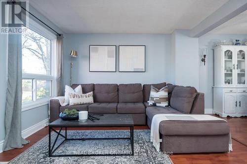 116 - 116 Baronwood Court, Brampton, ON - Indoor Photo Showing Living Room