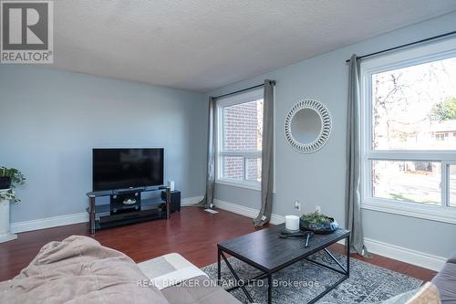 116 - 116 Baronwood Court, Brampton, ON - Indoor Photo Showing Living Room