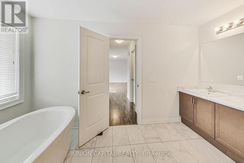 144 Mondial Crescent, East Gwillimbury, ON - Indoor Photo Showing Bathroom