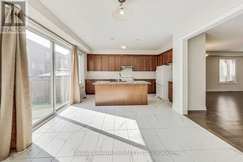 144 Mondial Crescent, East Gwillimbury, ON - Indoor Photo Showing Kitchen