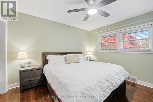 24 Brisbane Glen, St. Catharines (442 - Vine/Linwell), ON - Indoor Photo Showing Bedroom