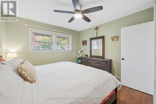 24 Brisbane Glen, St. Catharines (442 - Vine/Linwell), ON - Indoor Photo Showing Bedroom