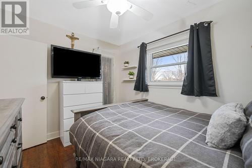 24 Brisbane Glen, St. Catharines (442 - Vine/Linwell), ON - Indoor Photo Showing Bedroom