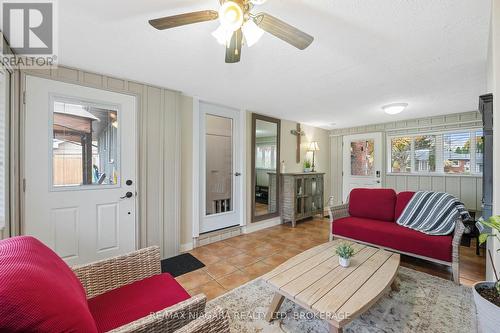 24 Brisbane Glen, St. Catharines (442 - Vine/Linwell), ON - Indoor Photo Showing Living Room