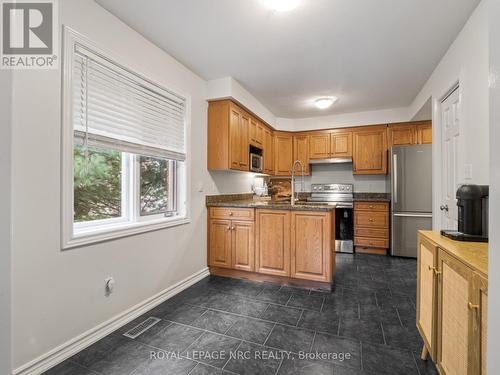 210 Lawrence Lane, Pelham (662 - Fonthill), ON - Indoor Photo Showing Kitchen