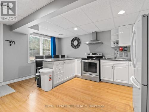 210 Lawrence Lane, Pelham (662 - Fonthill), ON - Indoor Photo Showing Kitchen